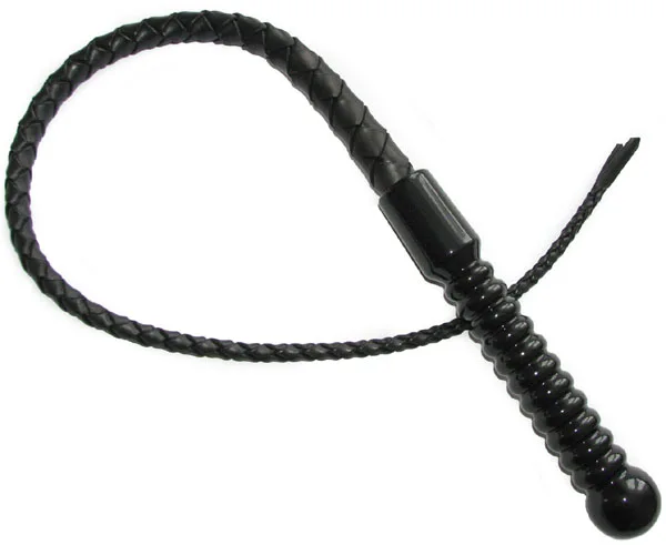 Bič krátký černý s černou dřevěnou obloučkovou rukojetí. Cena dle délky od 2000 Kč