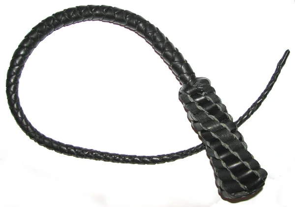 Bič krátký černý s koženou pletenou rukojetí. Cena dle délky od 2300 Kč